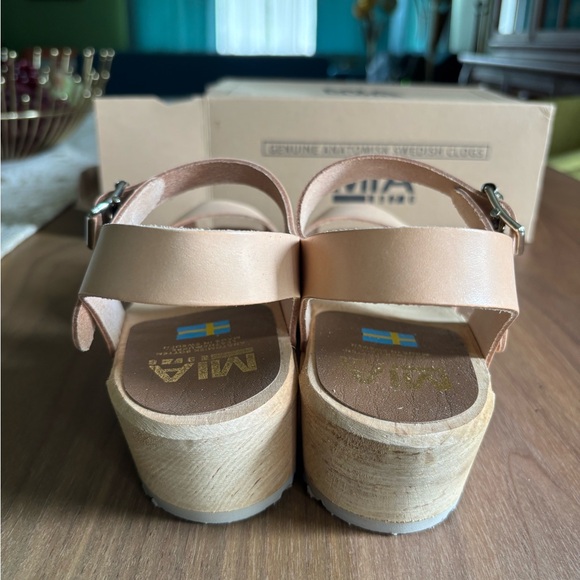 Clogs - Picture 3 of 8